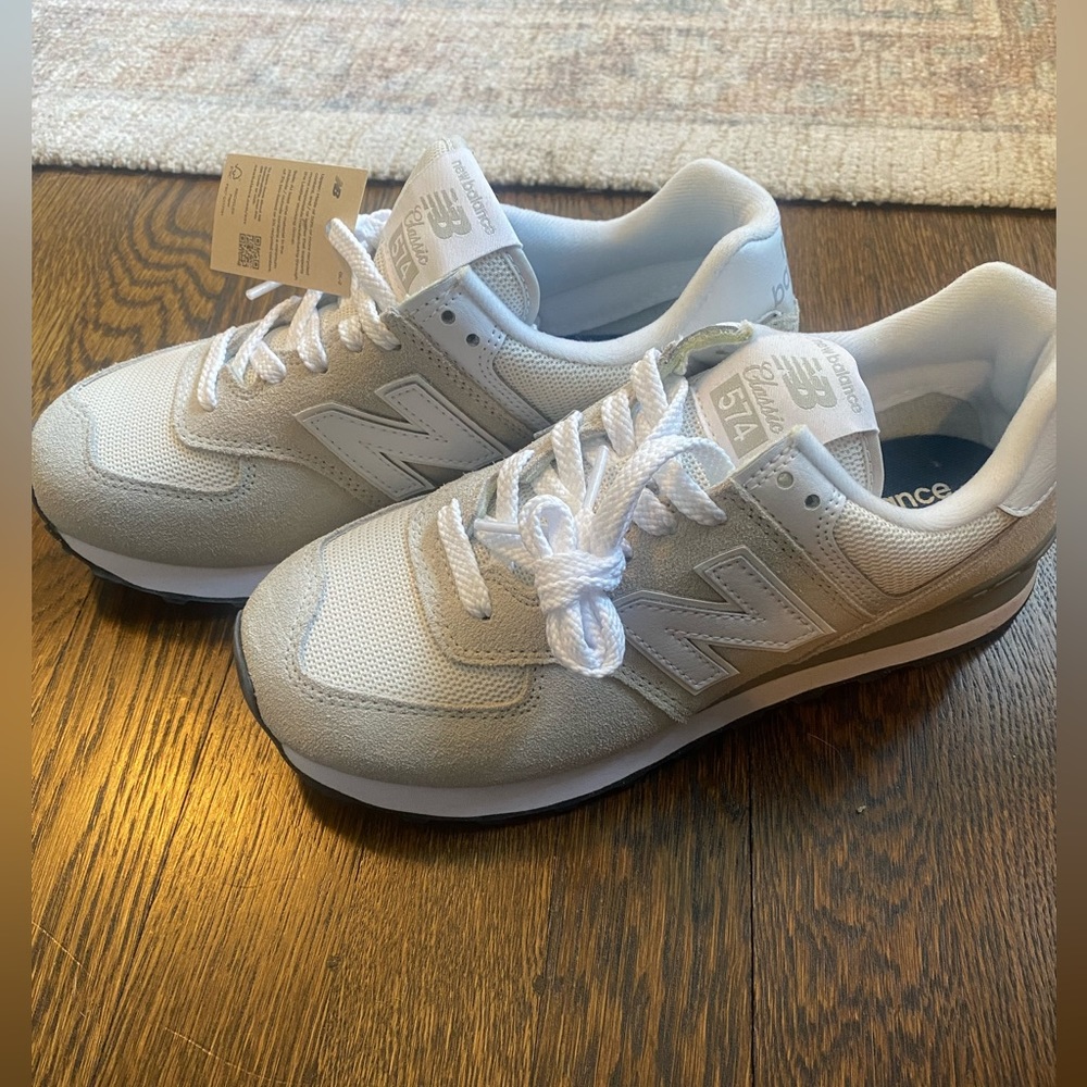 Never worn New Balance Classic 574 - unisex M 6.5/W 8